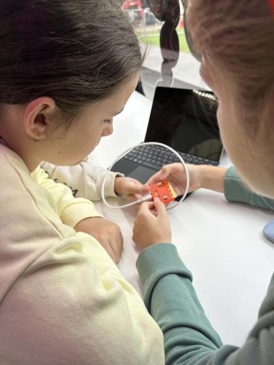 Jak se programuje s Micro:bitem nebo jak funguje suchý led...to jsme zjistili v EDUBUSU