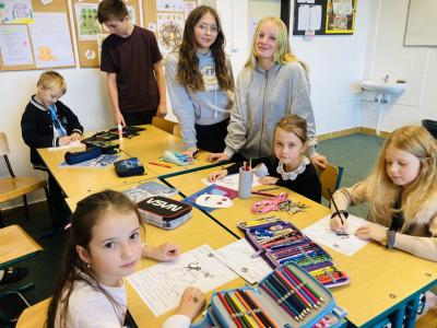 Osmáci s druháky připravovali Halloween v AJ