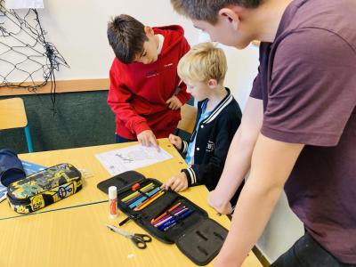 Osmáci s druháky připravovali Halloween v AJ