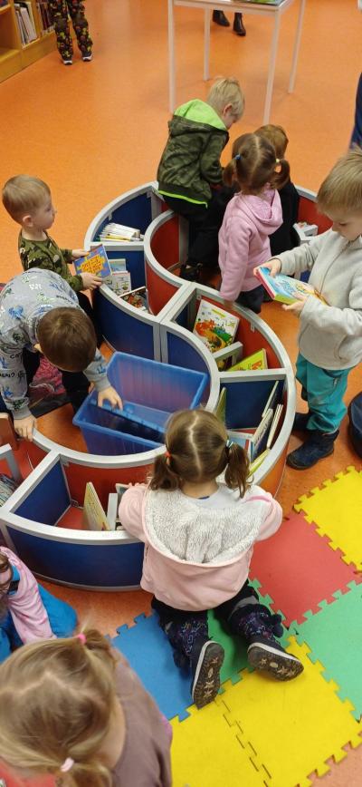 Seznamování s knihovnou